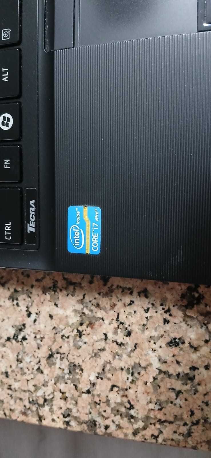 Portátil Toshiba i7 vPro, 8GB RAM sem HDD / SSD