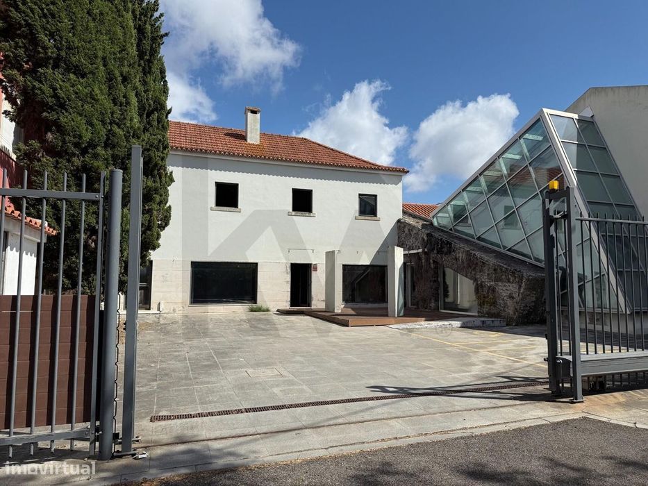 Edifício de Armazém e Escritório para Arrendamento em zona Nobre de Pa