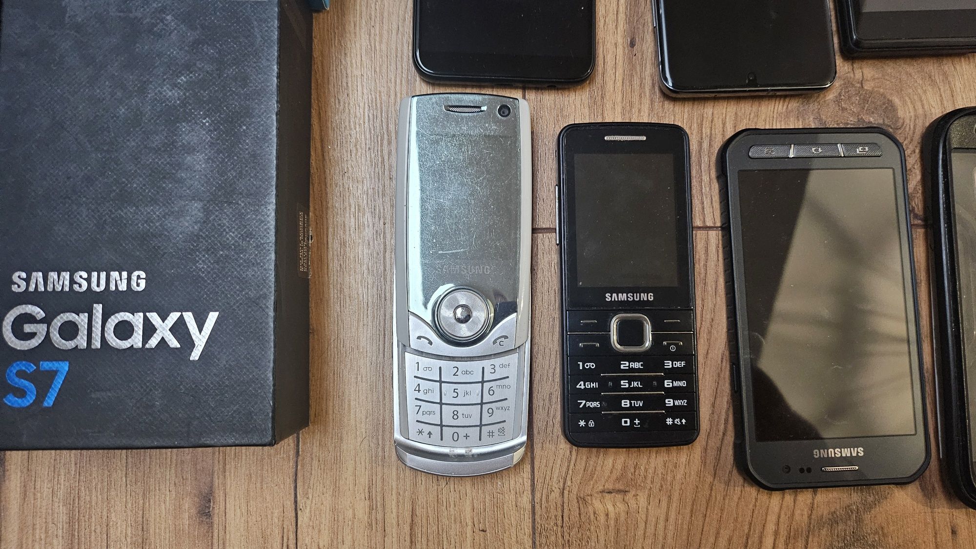 Telefon komórkowy Samsung S20  i inne