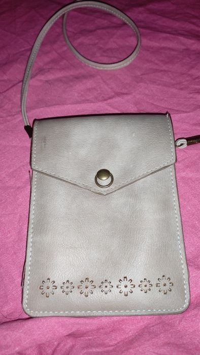 Bolsa pequena de pele