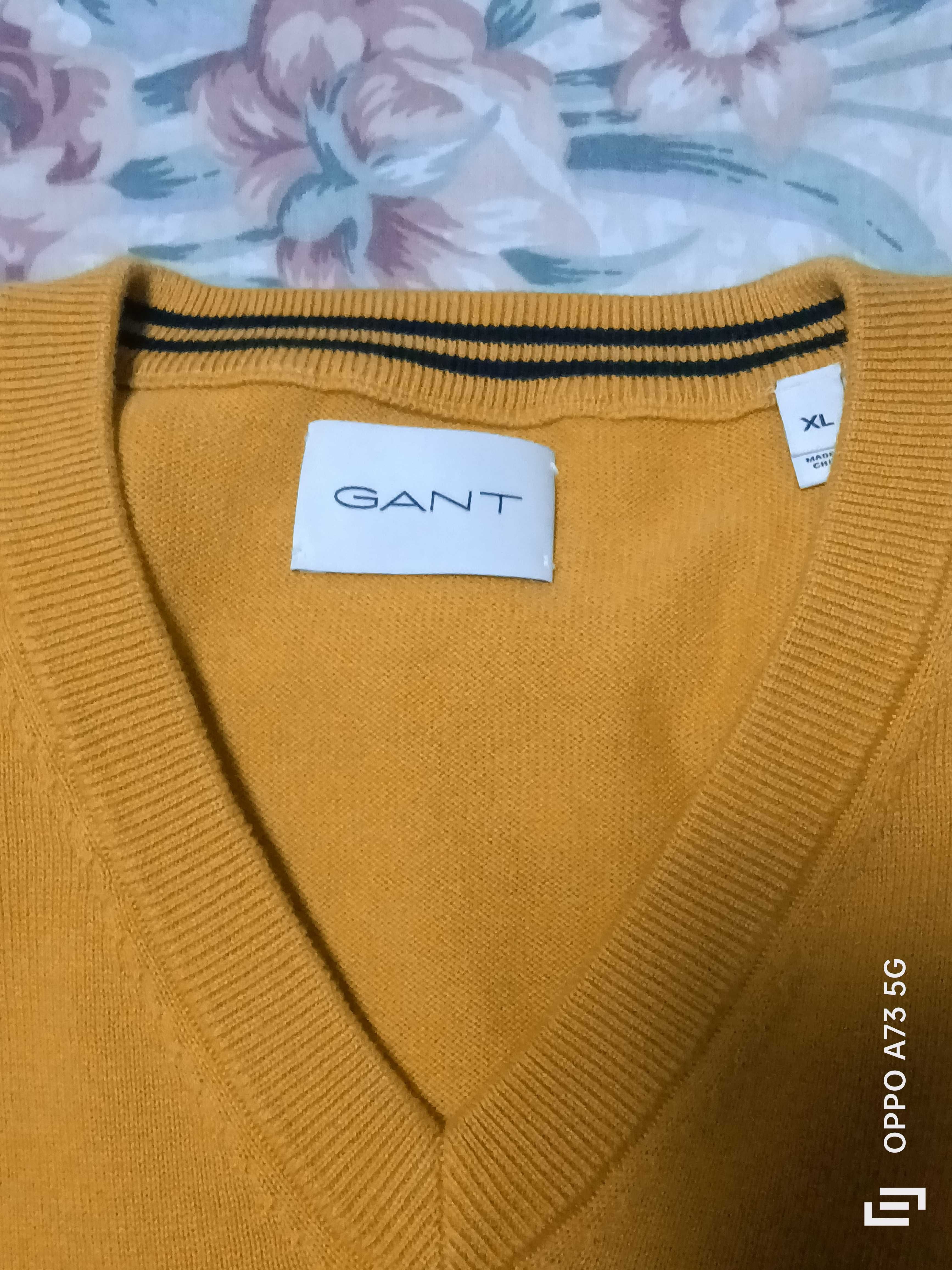Camisola GANT decote em V, amarela.