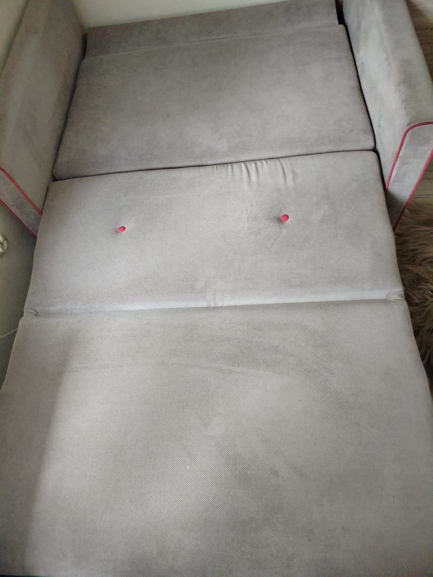 Sofa rozkładana z pojemnikiem