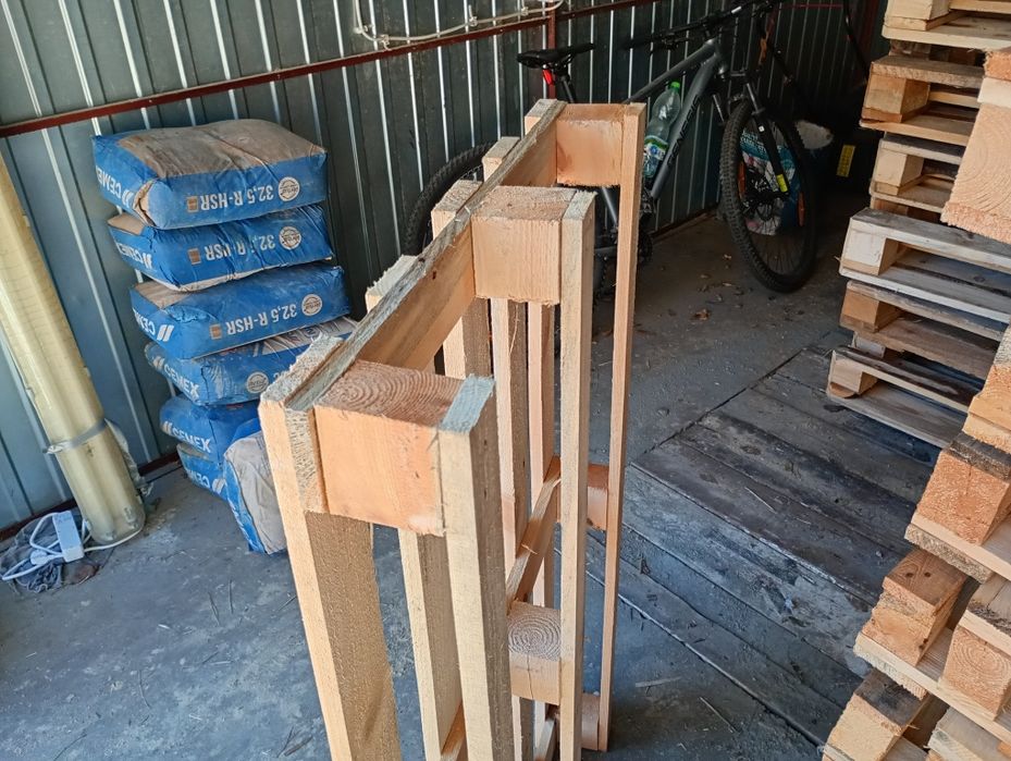 Palety 120cm na 70 cm jasna deska