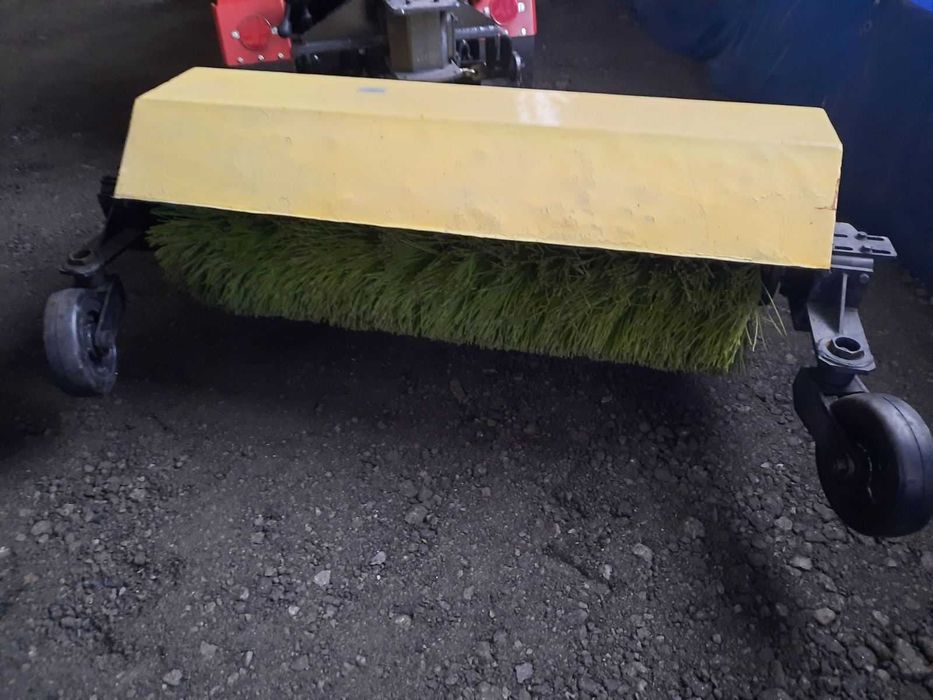 Щетка коммунальная