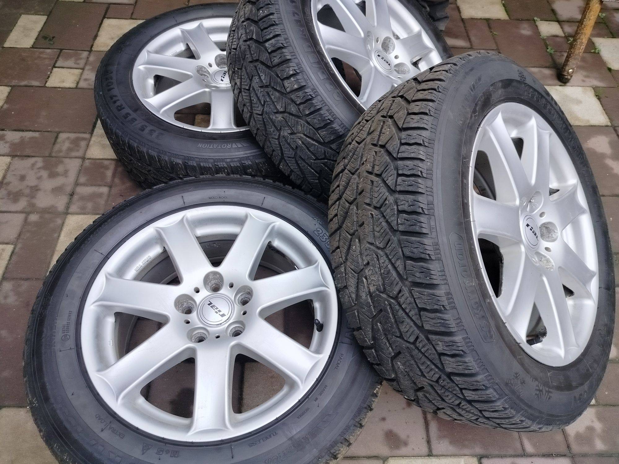 Диски з шинами зима BMW x3 e83 235 55 r17 Kormoran 5х120