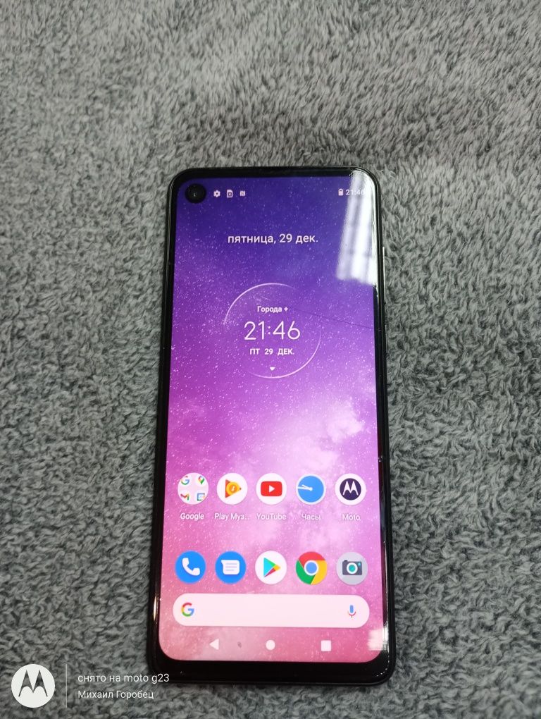 Смартфон Motorola One Vision, почти как новый.