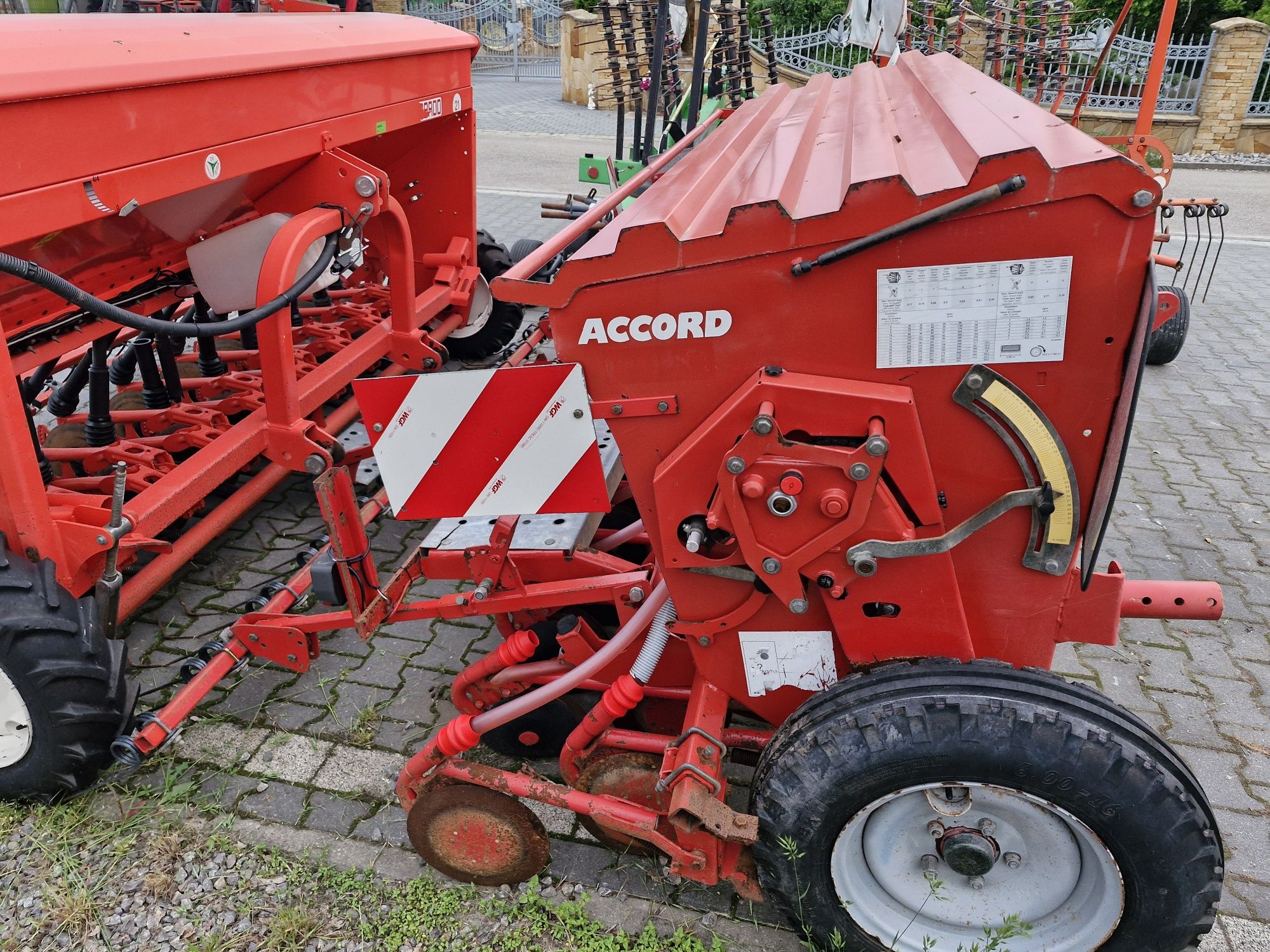 TALERZOWY Siewnik zbożowy Kverneland Accord M-Drill