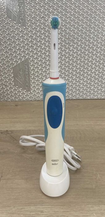 Szczoteczka Elektryczna Oral-B Vitality D12 + ładowarka
