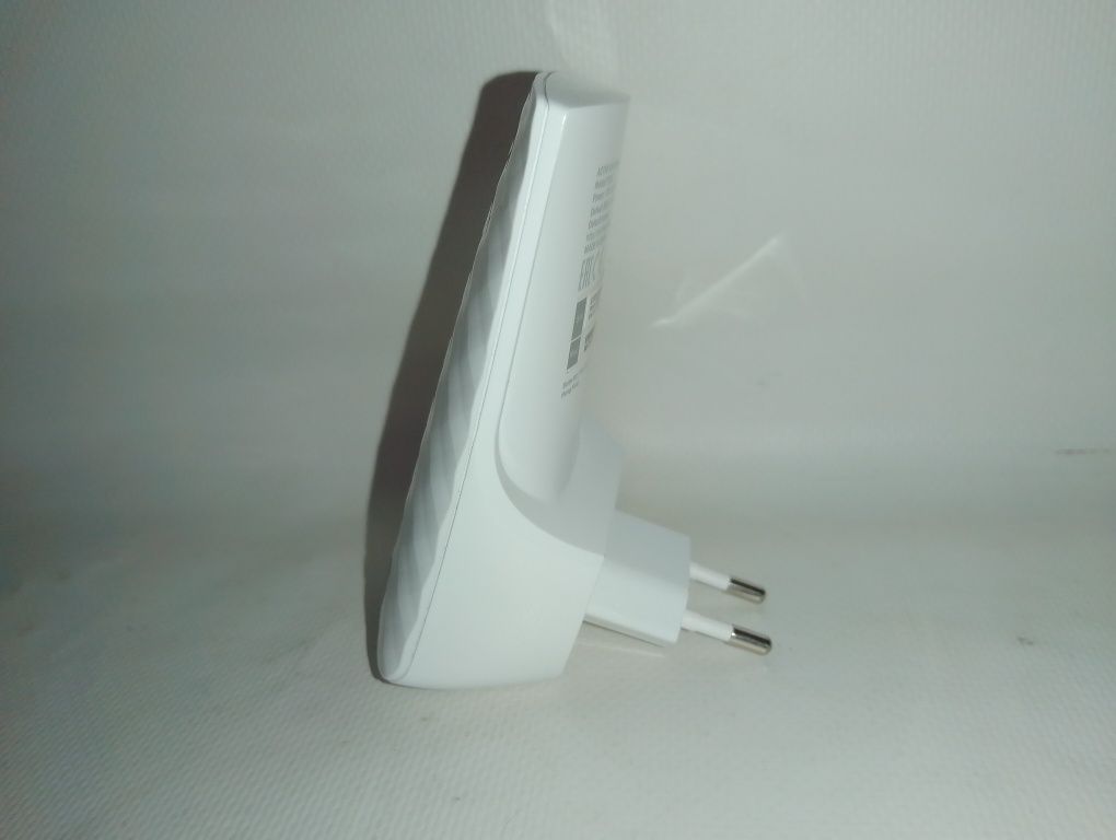 Ретранслятор, усилитель WiFi TP-Link AC750 RE200
