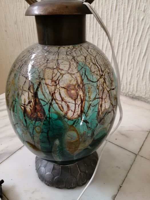 Candeeiro Muito antigo sem abajour.