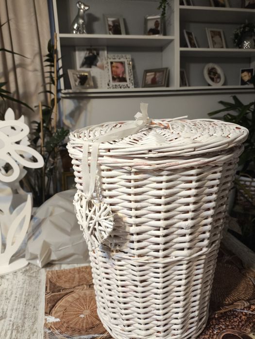 Kosz wiklinowy biały