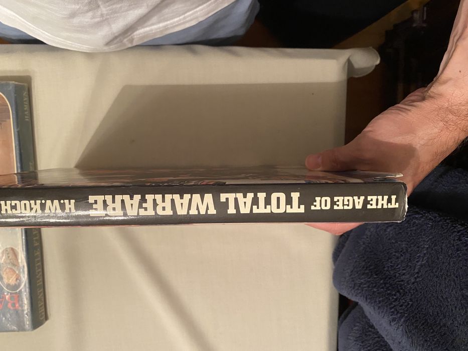 Livro [ the age of total warfare H.W. KOCH]