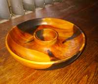 Тарелка деревянная ручной работы.