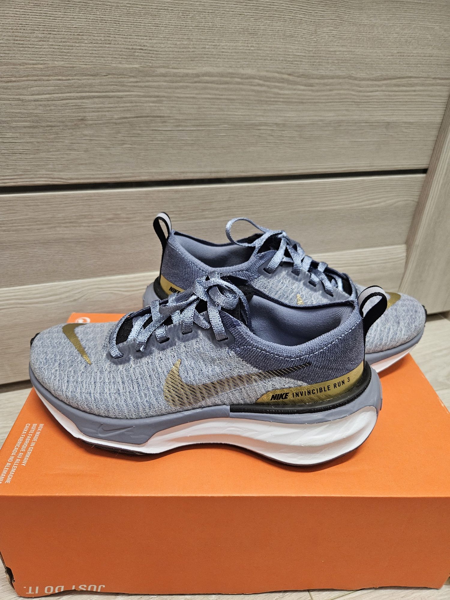 Оригінальні жіночі кросівки  NIKE ZOOMX INVINCIBLE RUN FLYKNIT 3 GREY