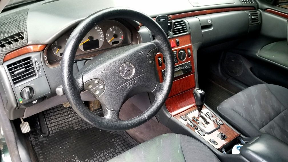 Mercedes Benz E-class W210