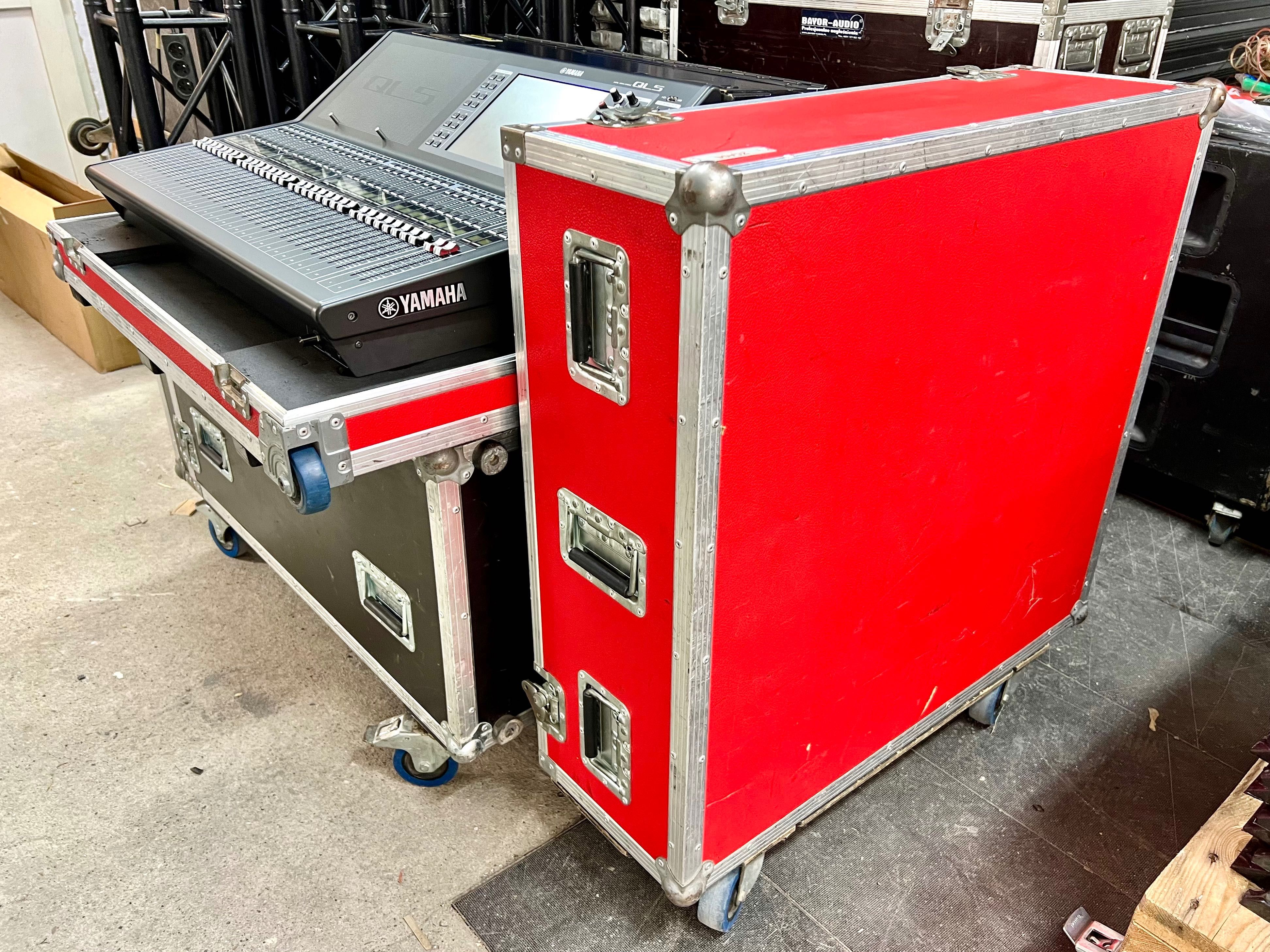 Yamaha QL5 konsoleta cyfrowa mikser w Zcase, świetny stan