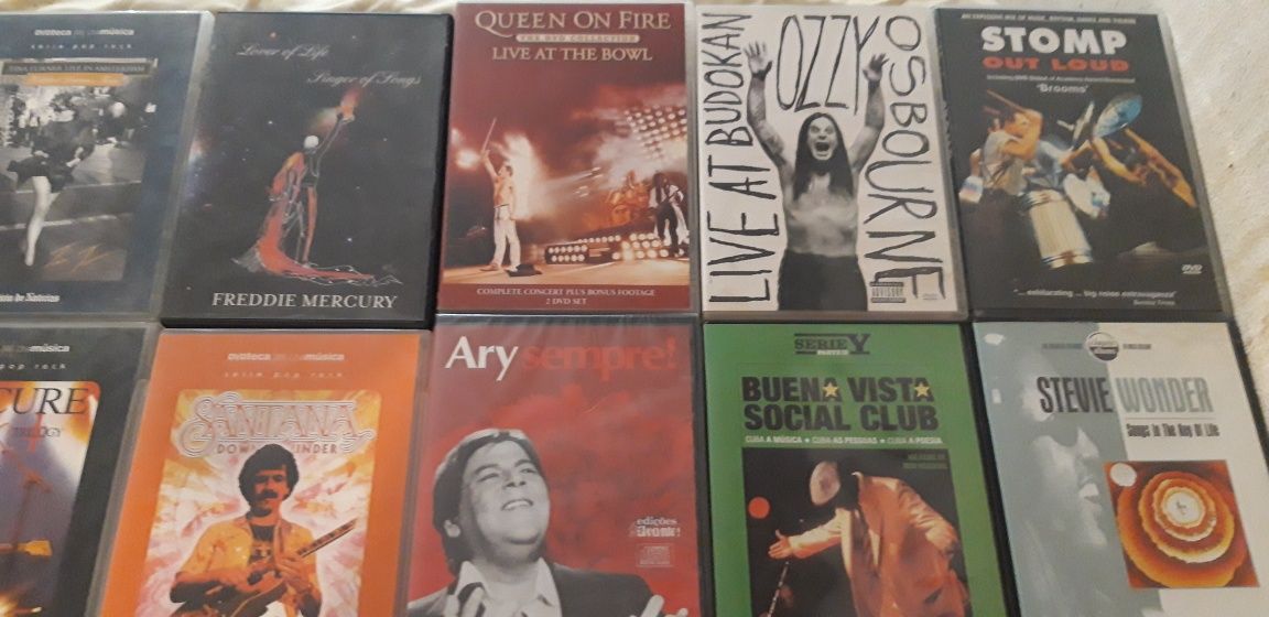 Conjunto de 25 Dvds Musicais Diversos