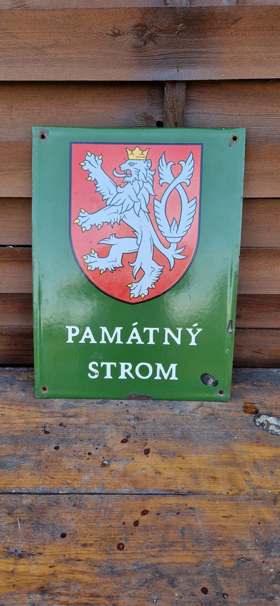 Stara tablica infrmacyjna.