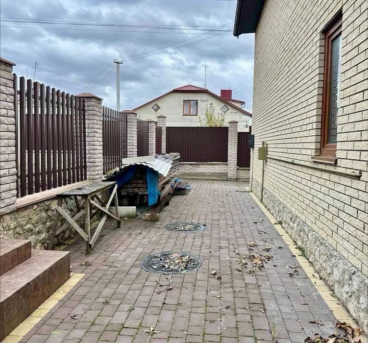 Продається окремий будинок в Кутківцях