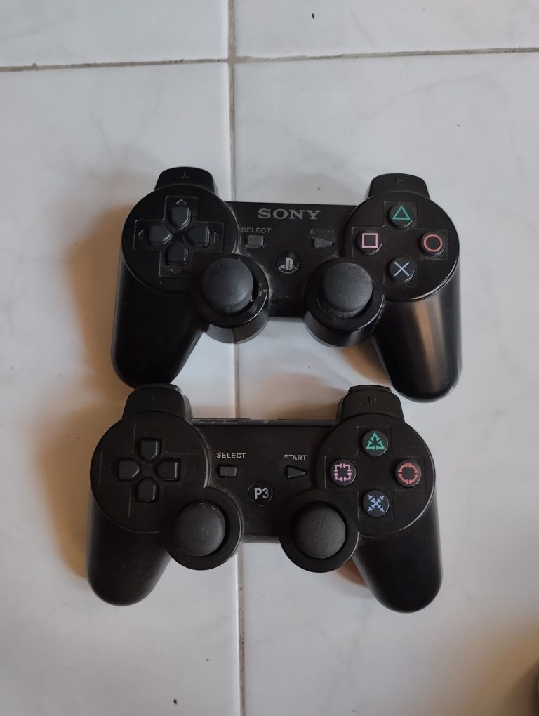 PlayStation 3 para peças ou restauro + comandos
