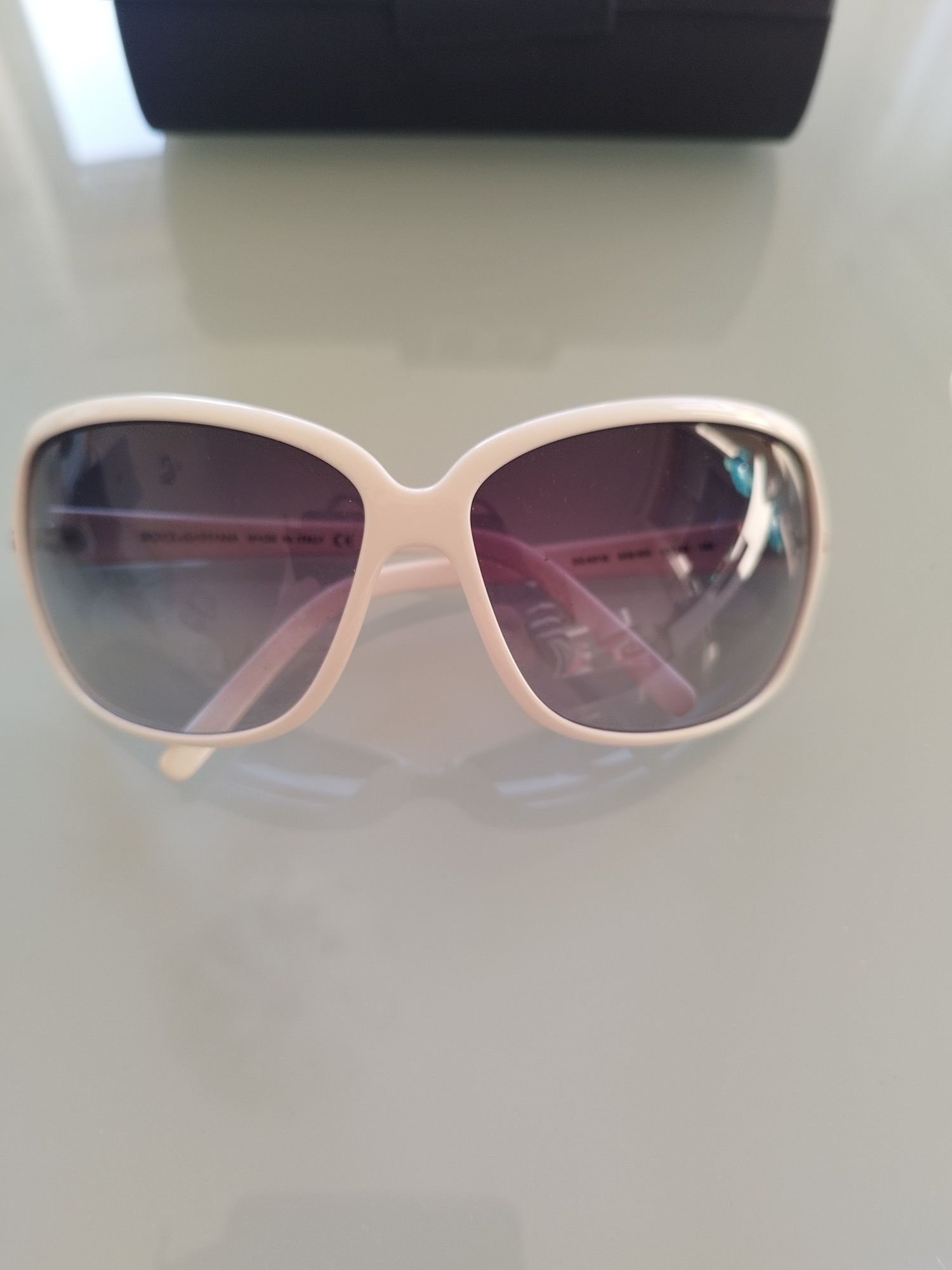 Lindo óculos de sol Dolce & Gabbana Estado muito bom