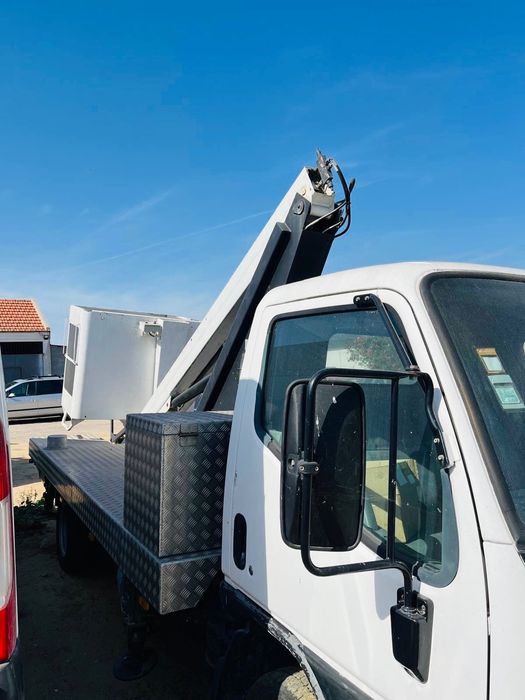 Mitsubishi com Plataforma elevatória 16m Impecável