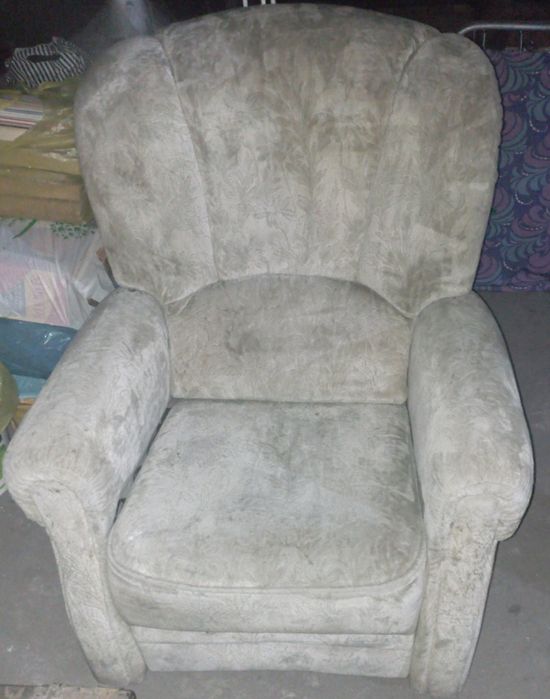 Fotel relaksacyjny z Wysowanym podnóżkiem sterowany pilotem