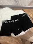 Жіночі шорти найк про Nike pro