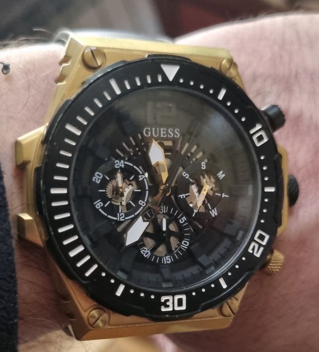 Продам  часы хронограф GUESS  GW0325G1