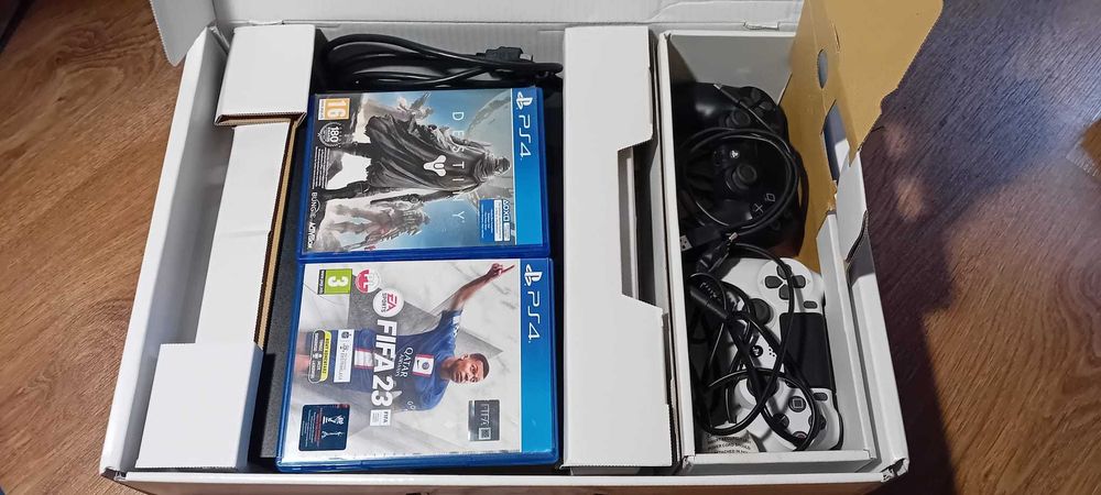 Konsola PS4 2 pady + gry