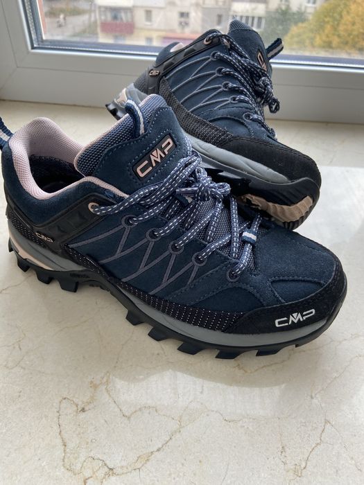 Кросівки, ботинки 37