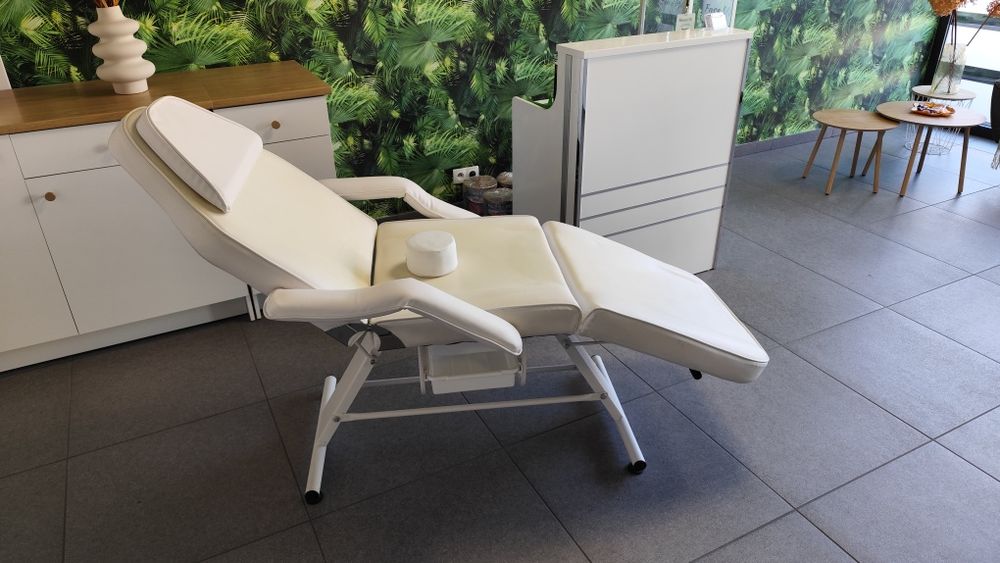 Fotel łóżko kosmetyczne leżanka spa