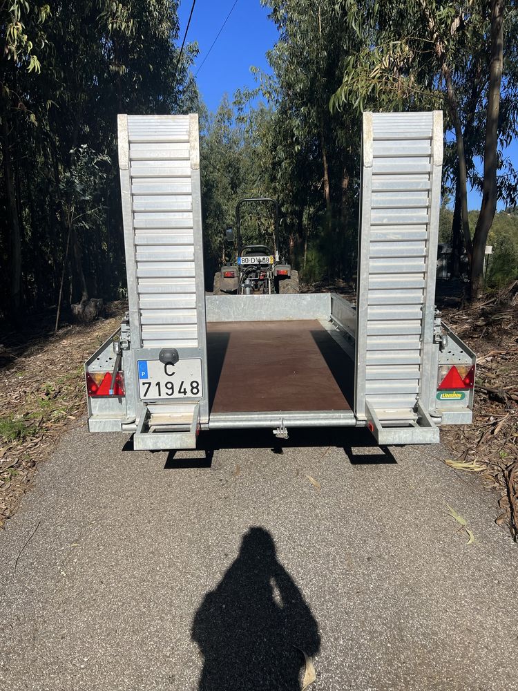 Reboque porta máquinas 3000kg