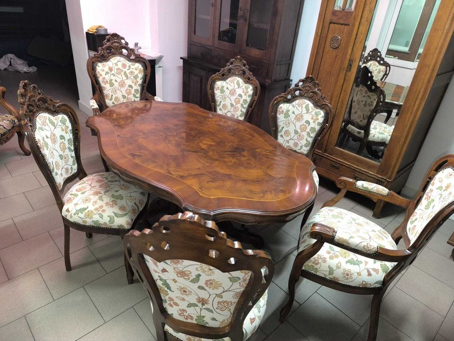 Komplet stylizowanych mebli