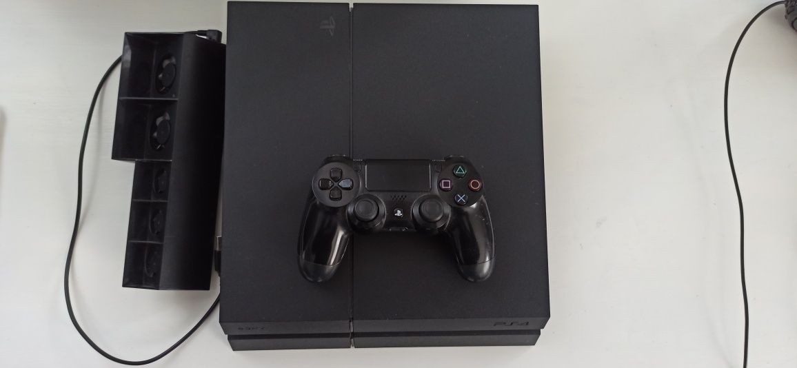 Ps4  500gb z padem i kablami