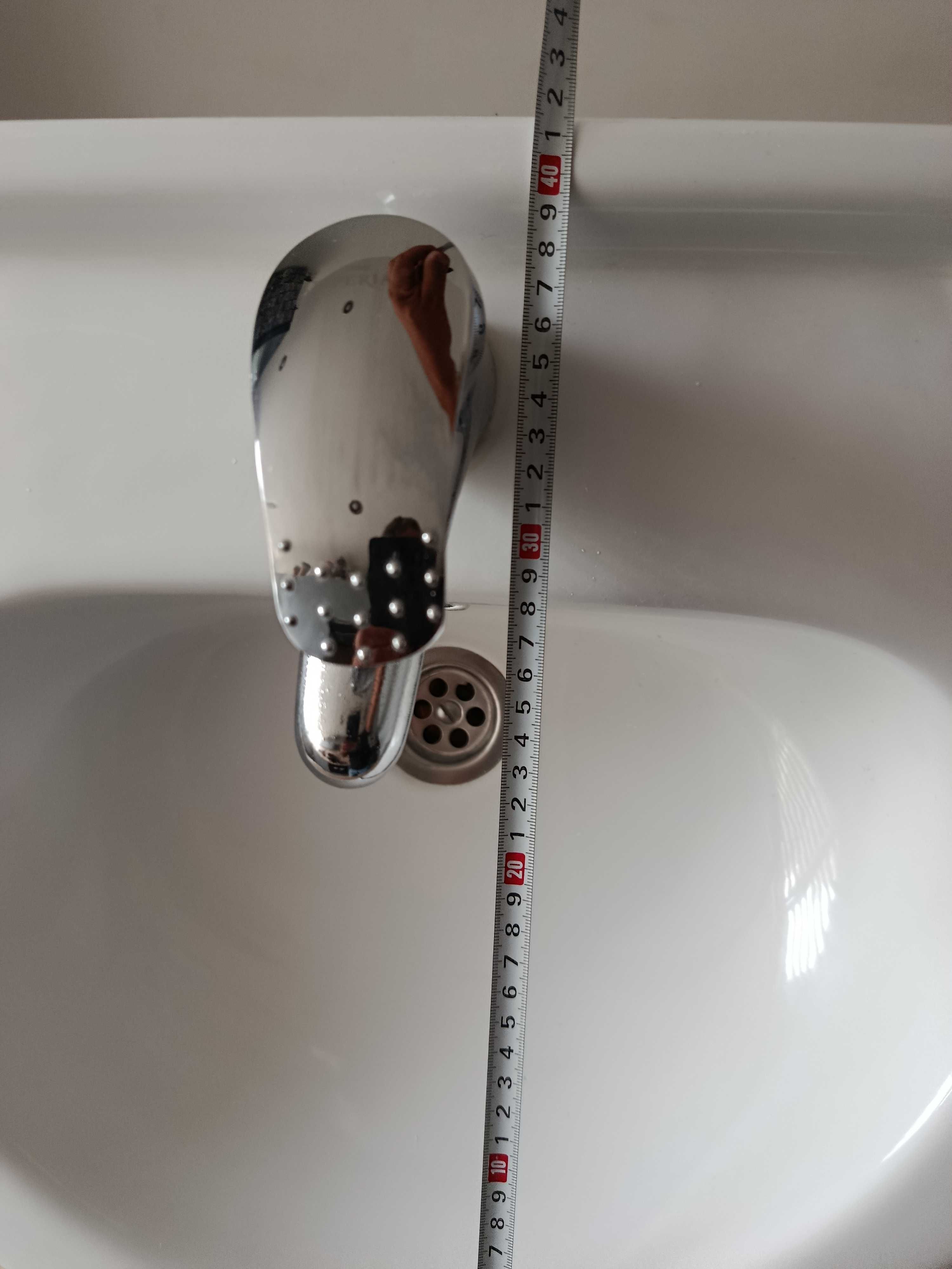 Umywalka łazienkowa ,stan dobry z baterią i wężykami,szerokość 50 cm.