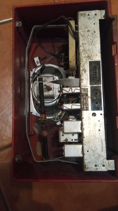 Antigo rádio SIERA da década 1940s.