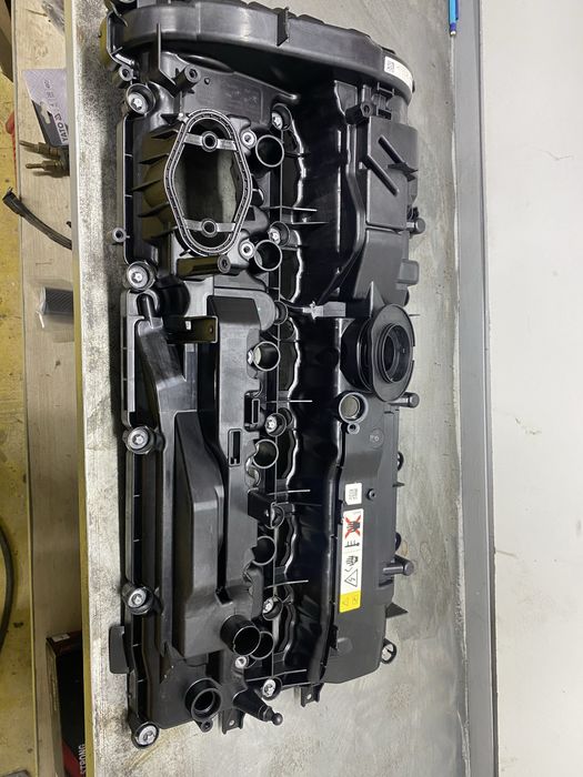 Клапанна кришка BMW B58B30d