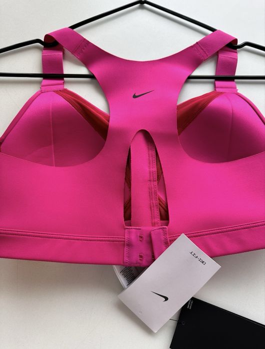 Спортивний топ Nike