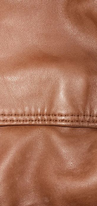 Casaca de pele genuína castanha com bolsos