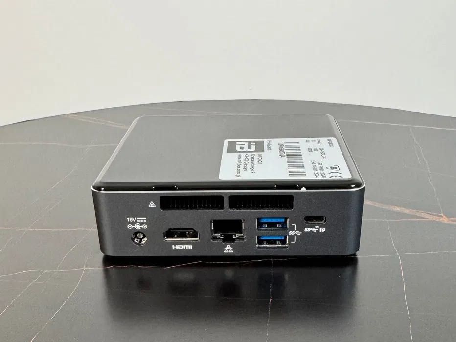 Komputer PC do biura Intel NUC, 4GB RAM, 256 NVMe, i3-7100U - F.VAT.