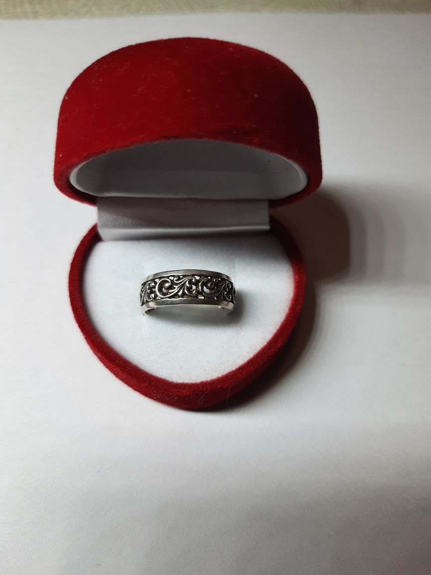 Серебряное кольцо сережки проба 875 цена за грамм 150 гр. Серёжка .