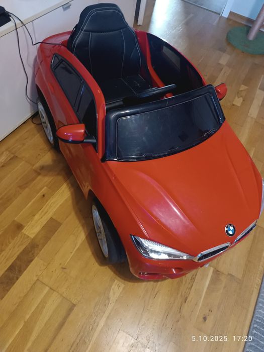 Samochód akumulatorowy, stylizowany na model BMW  x6M