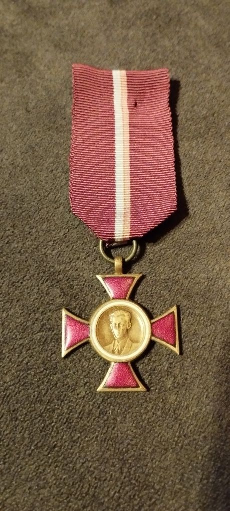 Odznaczenie Medal Krzyż Janek Krasicki w oryginalnym pudełku