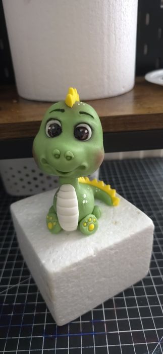 Dinozaur z masy cukrowej