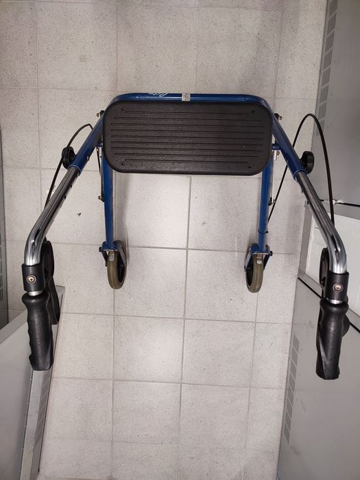 Chodzik balkonik dla seniora