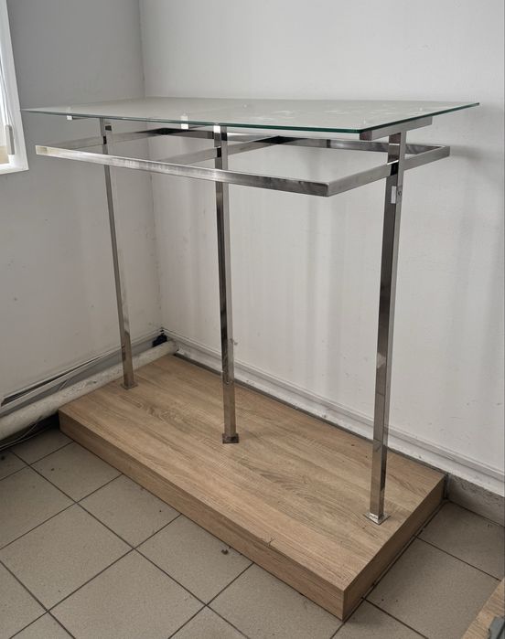 Стойка с стеклянной  полкой для одежды . Хром.