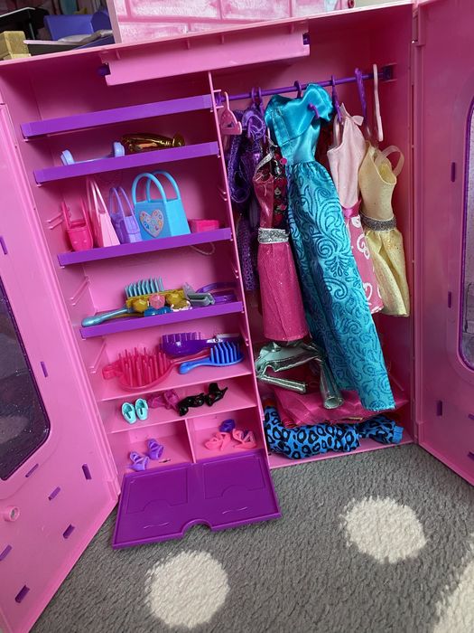 Lalki Barbie z akcesoriami