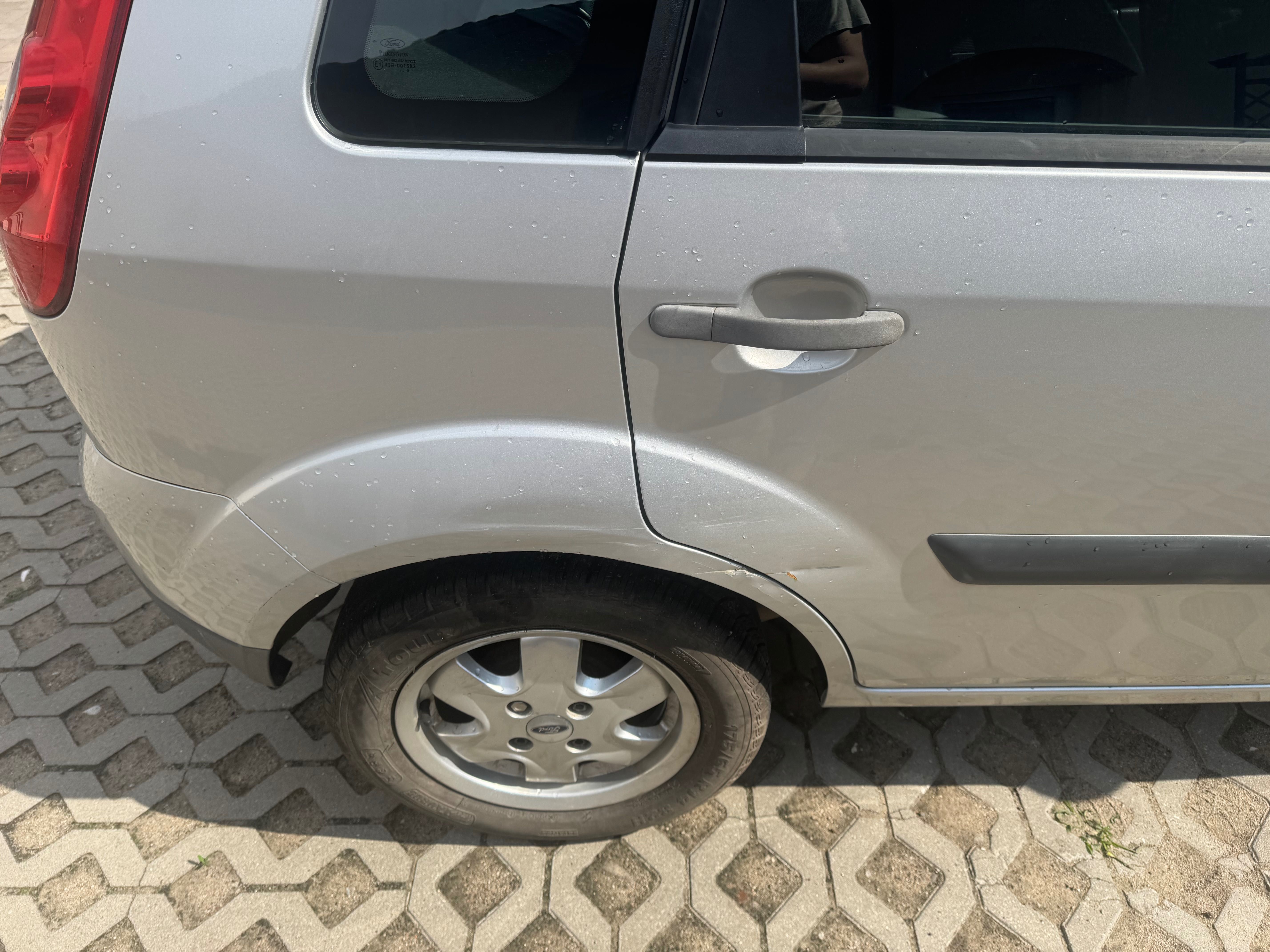 Ford fiesta 2008 z klimatyzacja mały przebieg