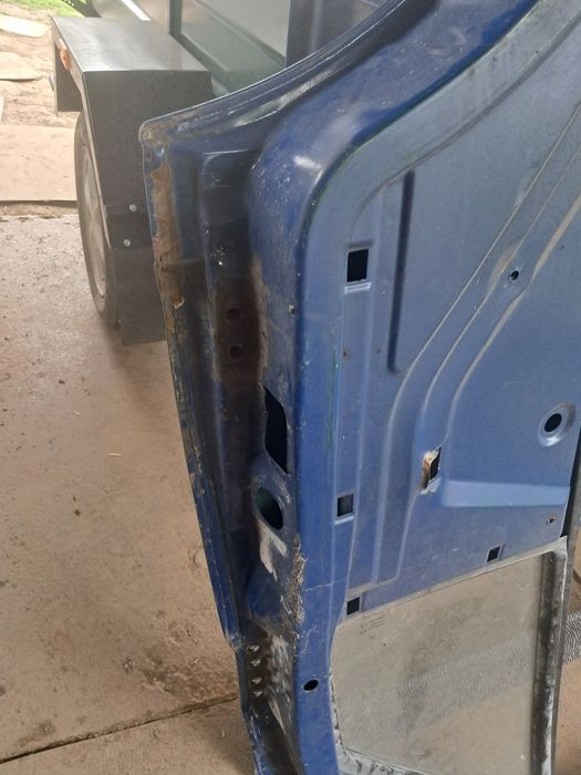 Двері передні ліві спрінтер 903